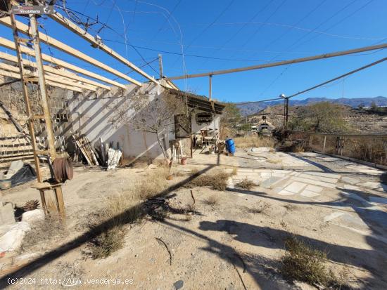 CORTIJO EN RAMBLA  QUEMADOS,PECHINA - ALMERIA