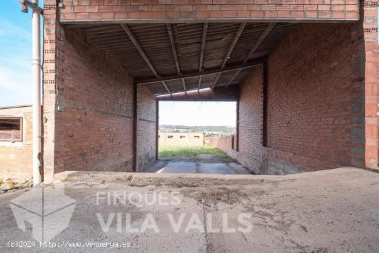 Granja en el polígono de Caldes - BARCELONA