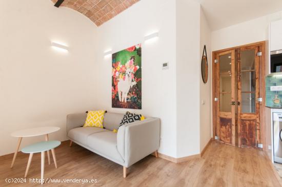 Piso único reformado con terraza comunitaria en una zona excelente del Poblenou - BARCELONA