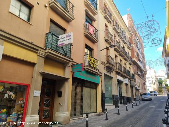 LOCAL COMERCIAL EN CALLE ROCHA, A 1 MINUTO DE LA PLAZA ALTA Y AL LADO DE LA CALLE ANCHA - CADIZ