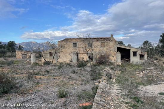  Finca de 56.000m2 con varias edificaciones para reformar en la zona del Burgà (Perelló). - TARRAGO 