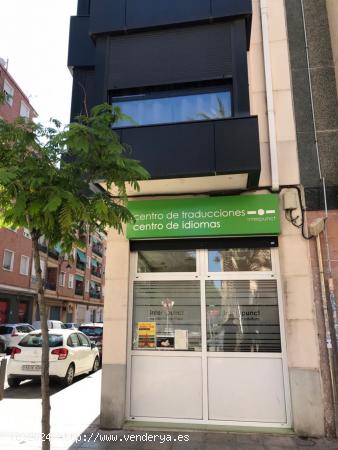 Local seminuevo esquinero, se encuentra situado en zona Primero de Mayo - esquina Gran Manzana. - VA