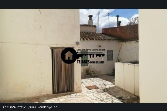  INMOBILIARIA TEJARES 2 VENDE CASA CON PATIO EN LA RODA - ALBACETE 