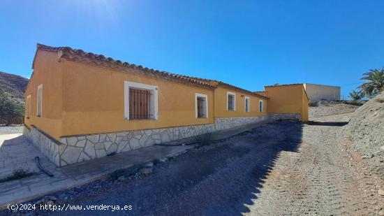 Casa de Campo en parcela de 24.000 m2 a 5 minutos de Aguilas - MURCIA