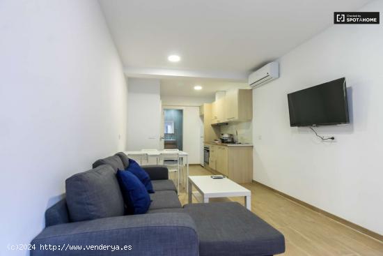 Slick apartamento de 1 dormitorio en alquiler en Sants - BARCELONA