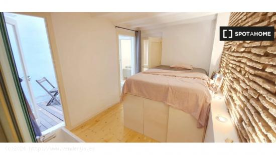 Habitación en piso compartido en barcelona. - BARCELONA