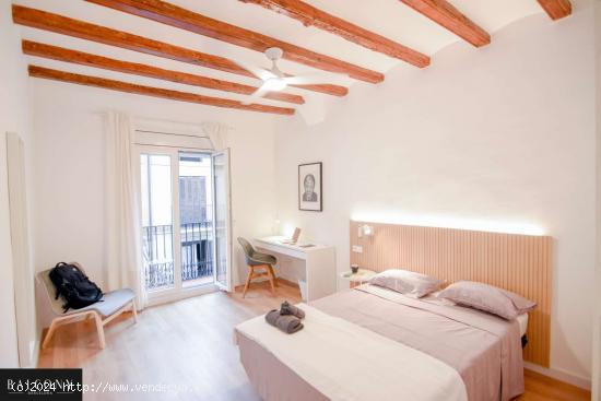 ¡Habitaciones en alquiler en un apartamento de 5 habitaciones en Barcelona! - BARCELONA