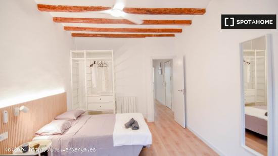 ¡Habitaciones en alquiler en un apartamento de 5 habitaciones en Barcelona! - BARCELONA