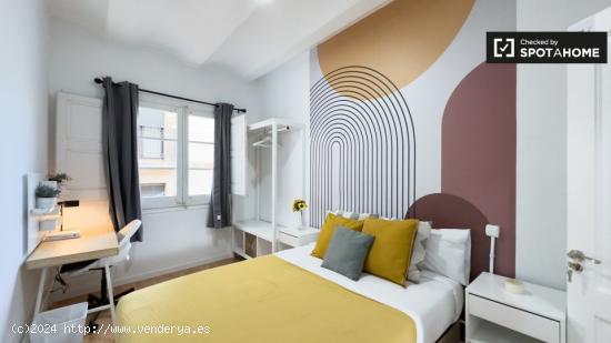 Se alquila habitación en piso de 4 dormitorios en Barcelona - BARCELONA