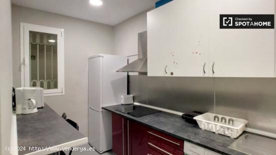 Encantadora habitación en alquiler en precioso apartamento de 5 dormitorios en Ríos Rosas / Cuatro