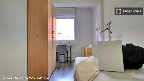 Se alquila habitación en piso compartido en Madrid - MADRID