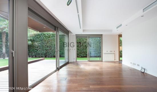 Increíble piso con piscina privada en Pedralbes. - BARCELONA