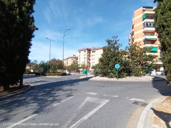 Garaje cerrado en Granada zona Zaidin, 14 m. de superficie. - GRANADA