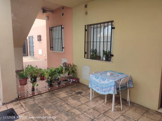 ESTUPENDA VIVIENDA DE PLANTA BAJA CON TRES HABITACIONES EN BURGUILLOS, SEVILLA. - SEVILLA