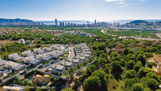  Chalet con garaje, sótano  y piscina privada en Finestrat  - ALICANTE