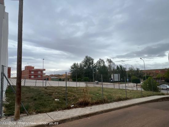 CASABANCO  VENDE  TERRENO  URBANO  RESIDENCIAL - BADAJOZ