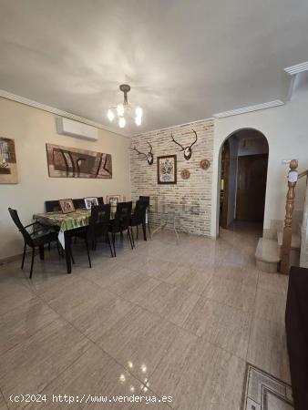 SE VENDE CHALET ADOSADO EN TORRE DE LA HORADADDA - ALICANTE