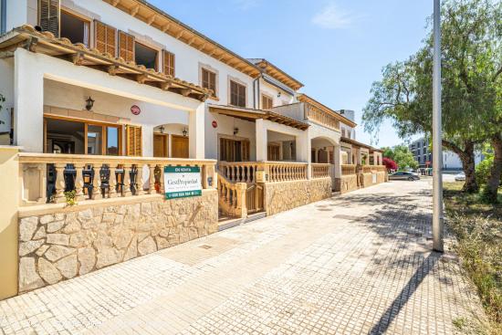  Chalet Adosado de 3 + 1 Habitaciones con Terraza y Patio en Son Ferriol - BALEARES 