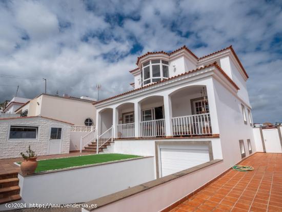 INCREIBLE CHALET EN VENTA EN LAS MESAS - LAS PALMAS