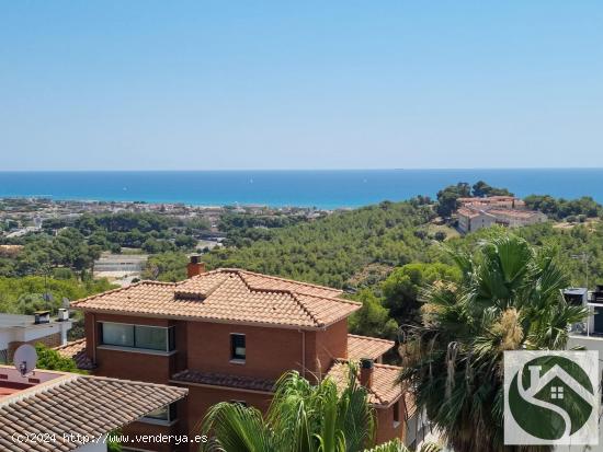 CASA CON PISCINA Y ESPECTACULARES VISTAS EN LA MEJOR ZONA DE BELLAMAR - BARCELONA