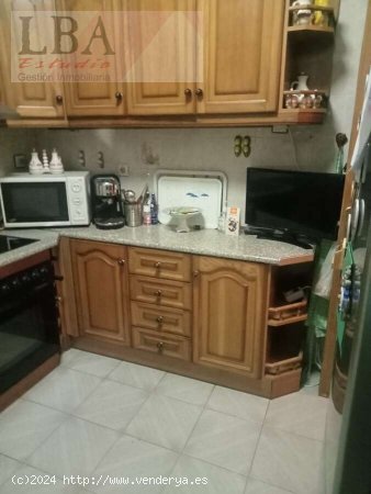 Piso de tres habitaciones. - Bailén