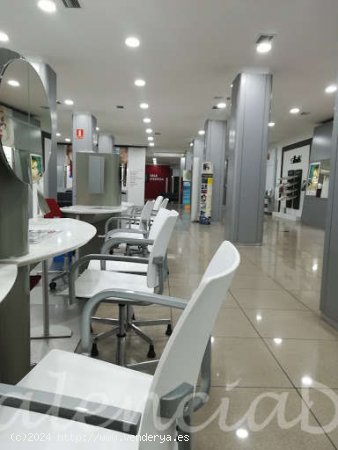 Local comercial en Alquiler en Eixample - Barcelona