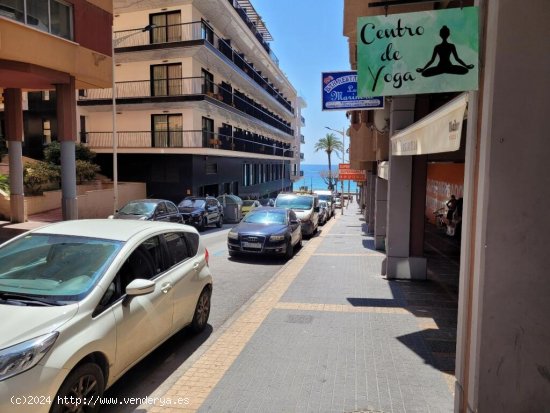 ¡Tu negocio junto al mar! Local con terraza y escaparate en ubicación privilegiada de Benidorm