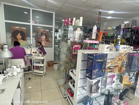 EN VENTA LOCAL + TRASPASO DE NEGOCIO DE CLINICA MEDICO-ESTÉTICA EN CALLE CASABLANCA, TORREMOLINOS (