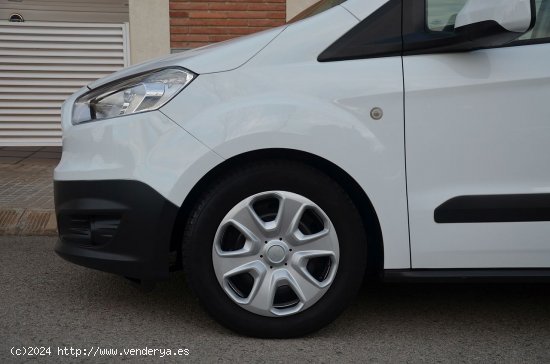 Ford Transit Courier FURGÓN VAN  1.5 TDCI TREND 75CV ( CERRAJERÍA ANTIRROBOS - Sant Vicenç dels H