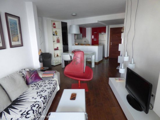 SE VENDE EN IBIZA, MARINA BOTAFOCH,  APARTAMENTO DE 2 HABITACIONES DOBLES, 2 BAÑOS, CON VISTAS A DA