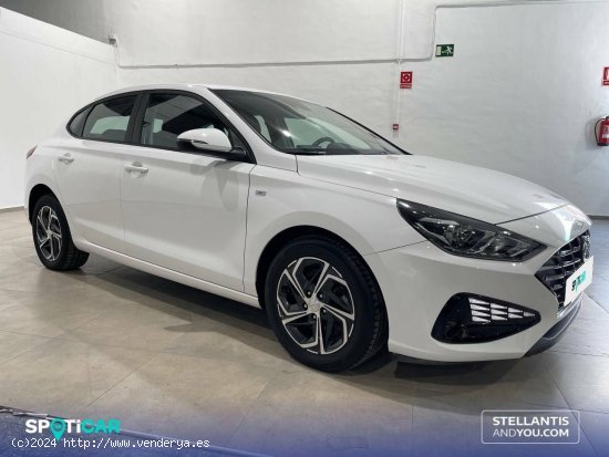 Hyundai i30  1.0 TGDI Essence Fastback - Granada