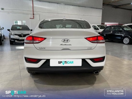 Hyundai i30  1.0 TGDI Essence Fastback - Granada