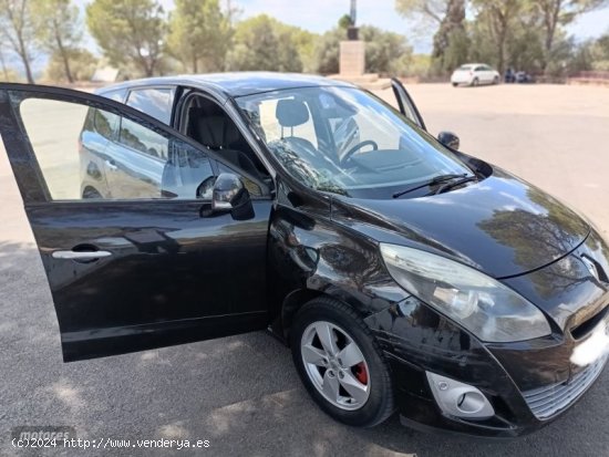 Renault Grand Scenic 1.5 DCi 105 Dynamique 5 plz de 2009 con 309.292 Km por 3.500 EUR. en Valencia