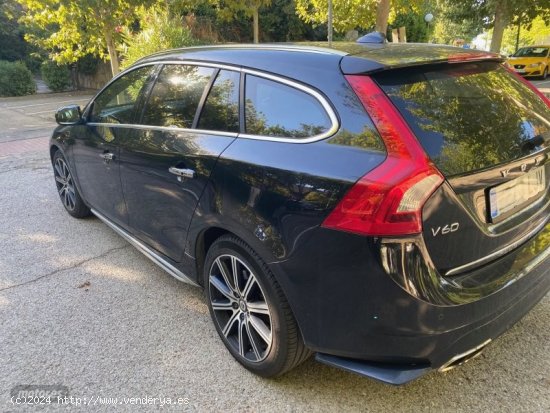 Volvo V 60 D6 de 2015 con 209.000 Km por 17.400 EUR. en Madrid