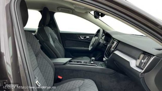 Volvo V 60 V60 Cross Country Core, B4 (diesel) AWD, Diesel de 2023 con 30.557 Km por 44.900 EUR. en 