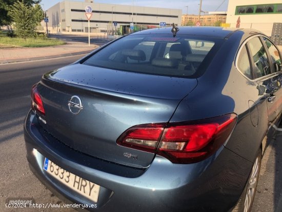 Opel Astra 1.7 excellence de 2013 con 110.000 Km por 8.800 EUR. en Madrid