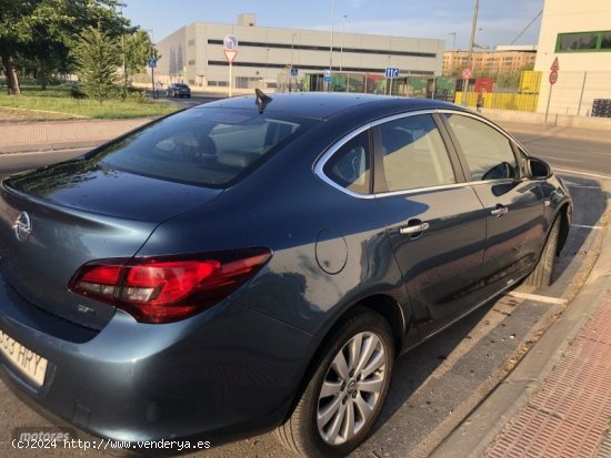 Opel Astra 1.7 excellence de 2013 con 110.000 Km por 8.800 EUR. en Madrid