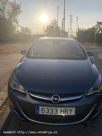 Opel Astra 1.7 excellence de 2013 con 110.000 Km por 8.800 EUR. en Madrid