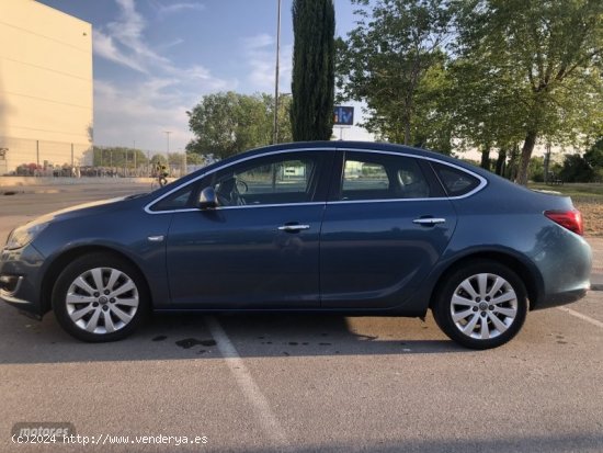 Opel Astra 1.7 excellence de 2013 con 110.000 Km por 8.800 EUR. en Madrid