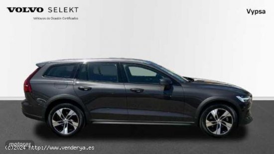 Volvo V 60 2.0 B4 D CROSS COUNTRY CORE AUTO AWD 197 5P de 2023 con 32.485 Km por 42.900 EUR. en Cord