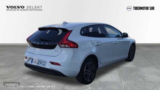 Volvo V 40 2.0 D2 MOMENTUM AUTO 120 5P de 2017 con 66.040 Km por 22.895 EUR. en Madrid