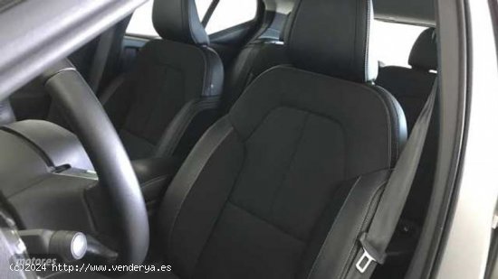 Volvo XC40 XC40 D3 Momentum Manual de 2019 con 73.350 Km por 31.500 EUR. en Almeria