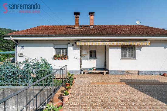 Casa independiente con terreno en Cartes - CANTABRIA