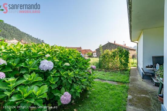 Casa independiente con terreno en Cartes - CANTABRIA