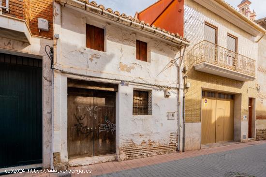  Junto a la Parroquia de San Pedro, casa para REHABILITACIÓN INTEGRAL (DERRIBO) - VALENCIA 