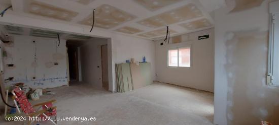 Piso a la venta en Sagunto, para terminar de reformar, 3 hab, 2 baños, vestidor, balcón y ascensor