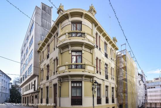  Vivienda en edificio singular de la Ciudad Vieja, al lado María Pita - A CORUÑA 