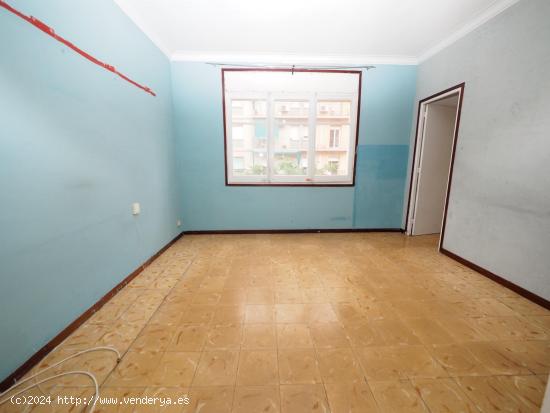 SE VENDE PISO EN BARCELONA, ZONA NAVAS - BARCELONA