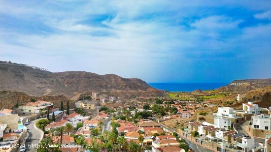 MAJESTUOSA VILLA CON PISCINA PRIVADA CLIMATIZADA, 4 DORMITORIOS, GARAJE E INCREÍBLES VISTAS AL MAR 