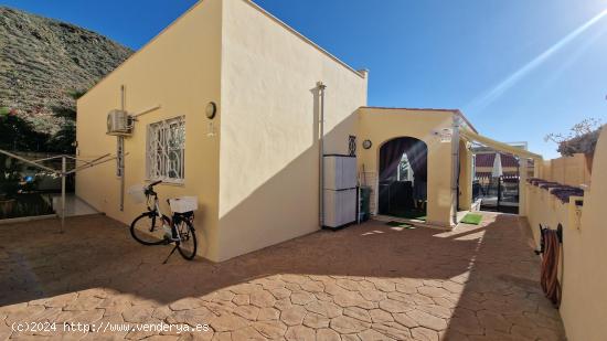 VILLA EN PRIMERA LINEA DEL MAR EN LOS CRISTIANOS - SANTA CRUZ DE TENERIFE